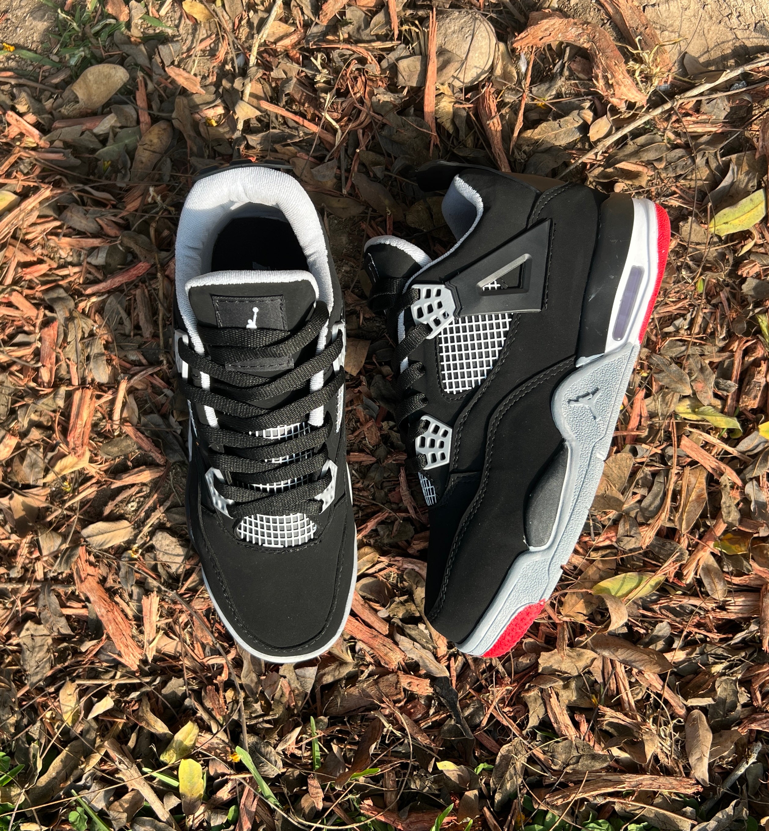 RETRO 4  BLACK  AND  RED