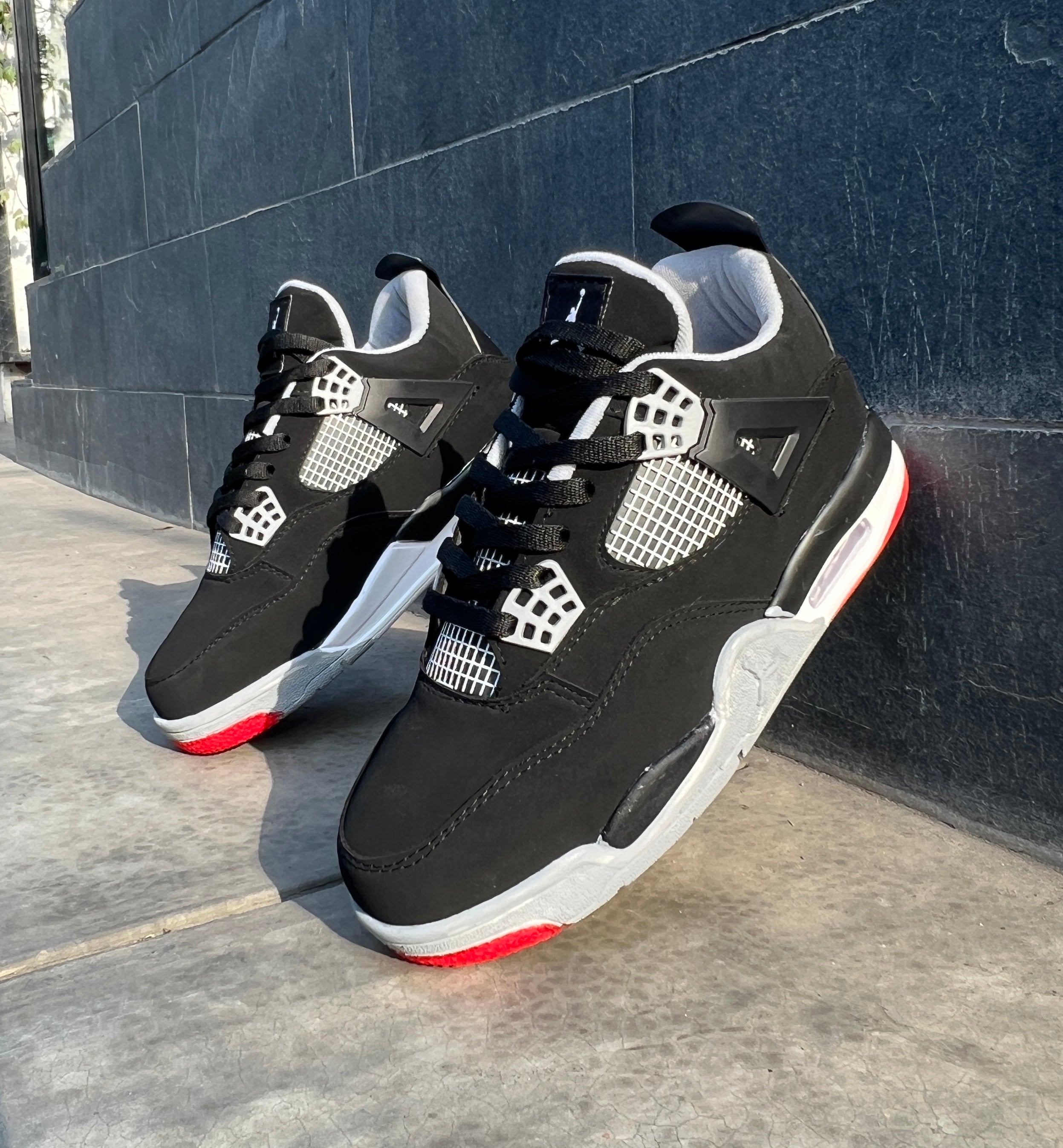 RETRO 4  BLACK  AND  RED