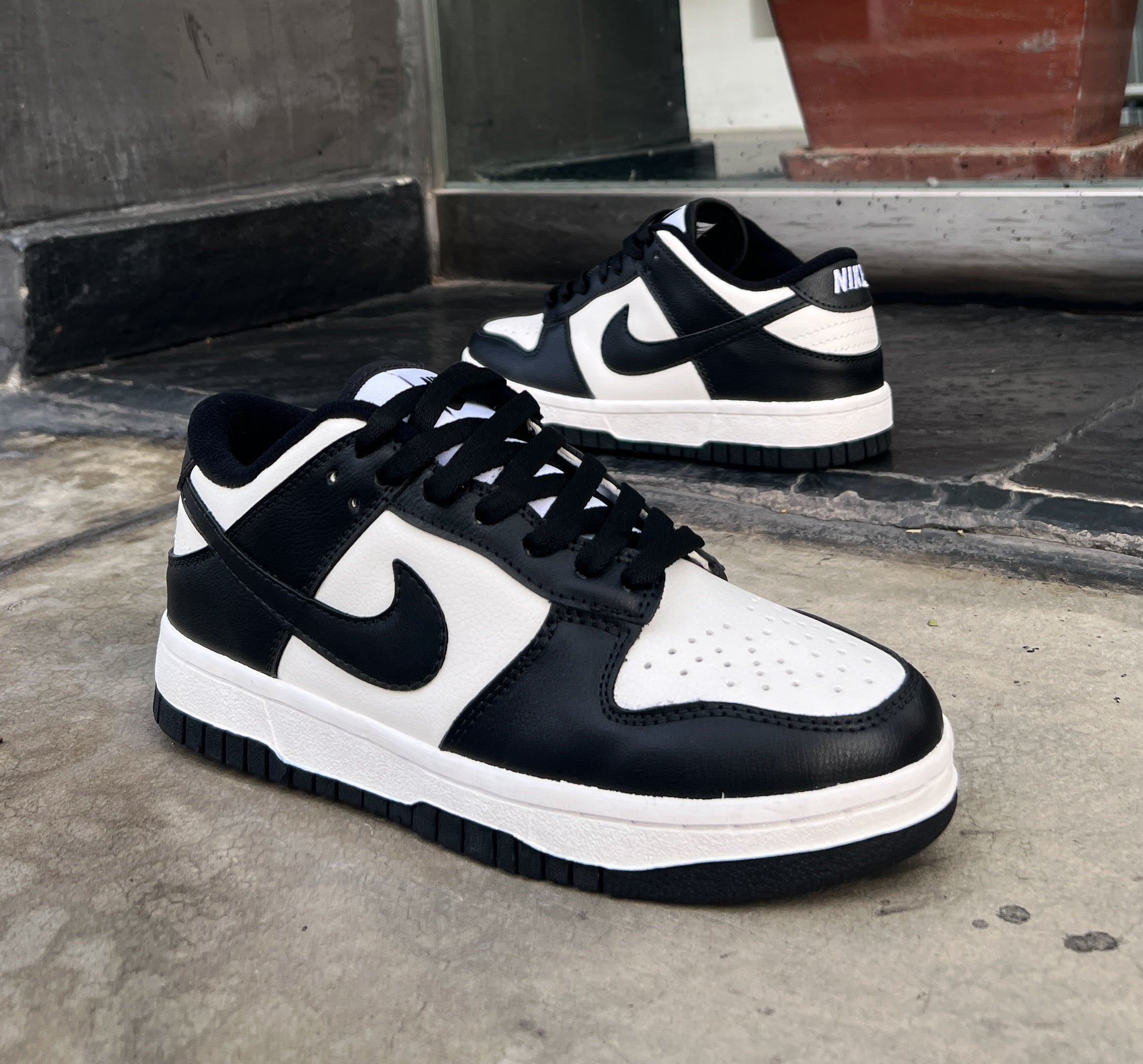 NIKE DUNK WHITE AND  BLACK