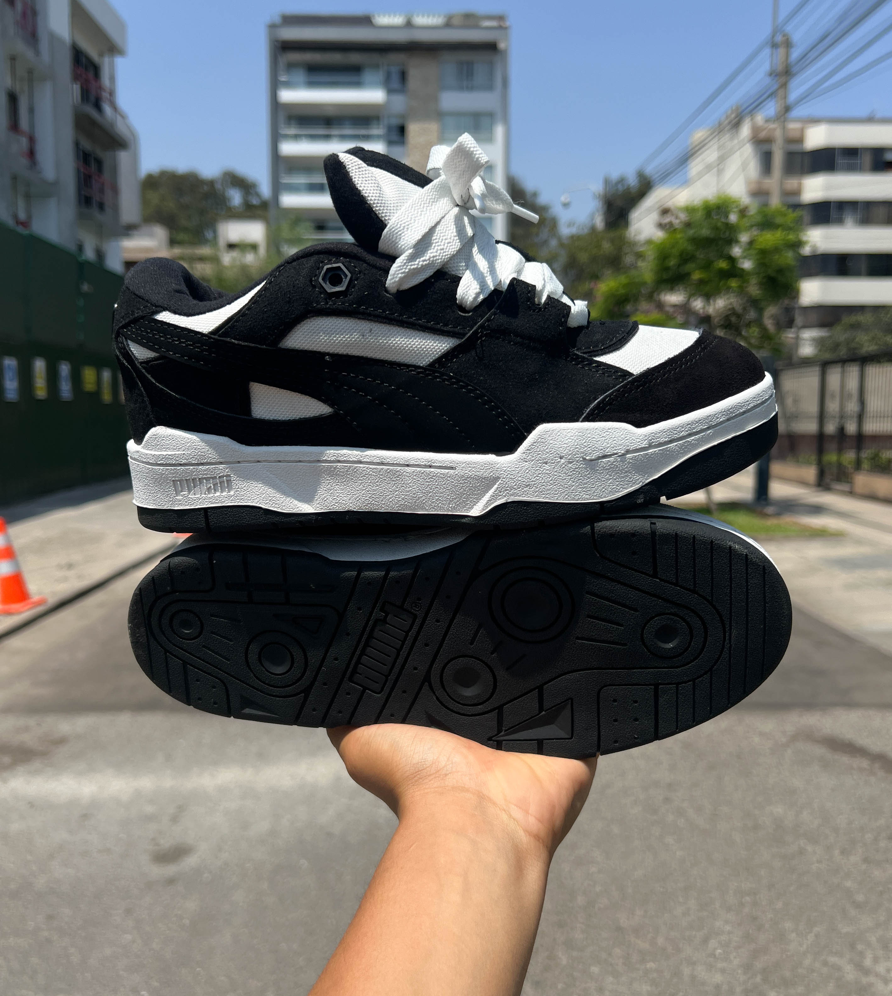 PUMA 180 BLACK AND WHITE