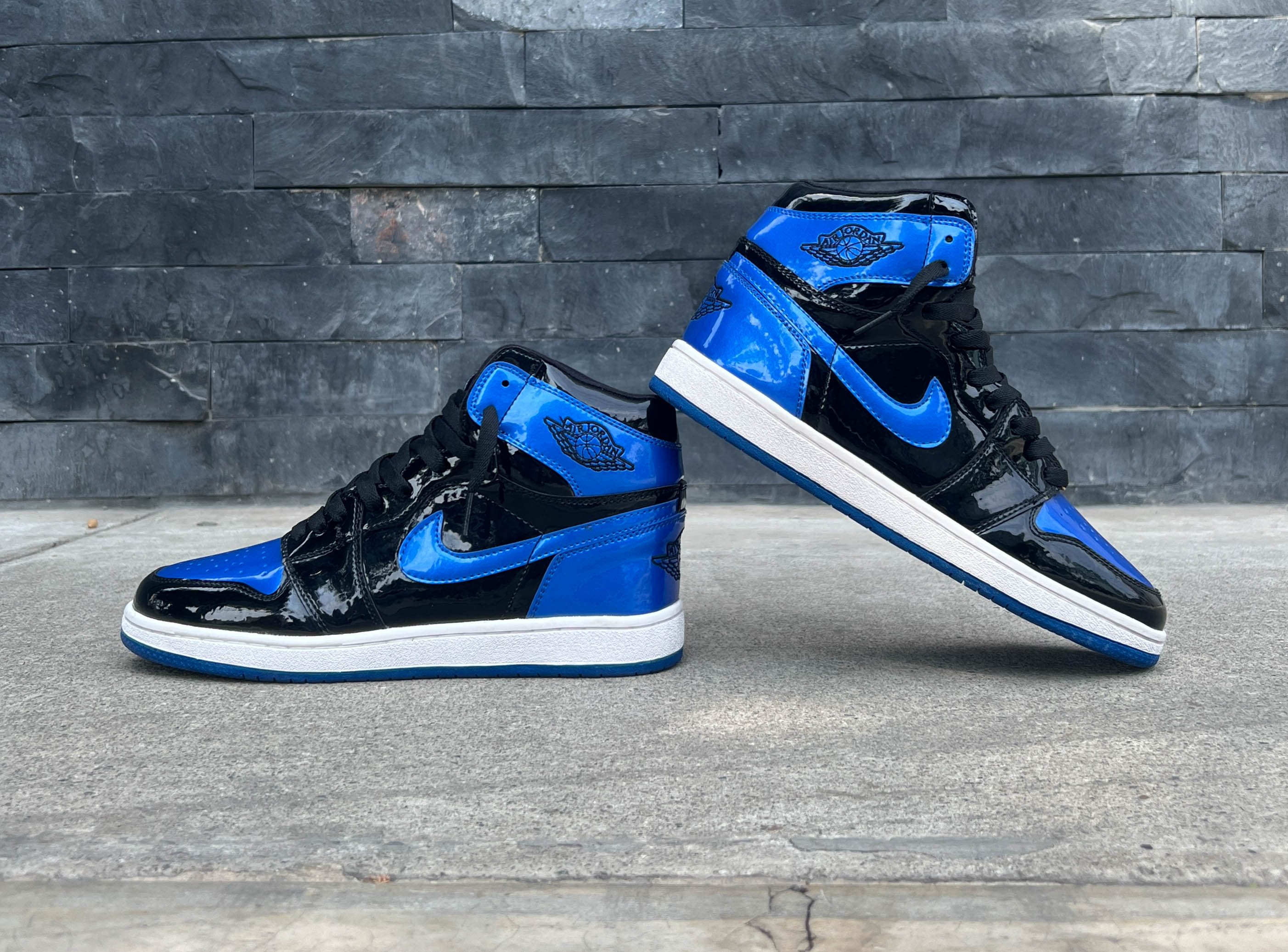 RETRO 1 BLUE AND BLACK