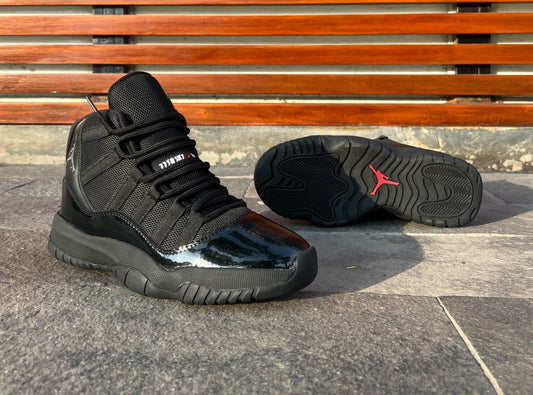 RETRO 11  FULL BLACK