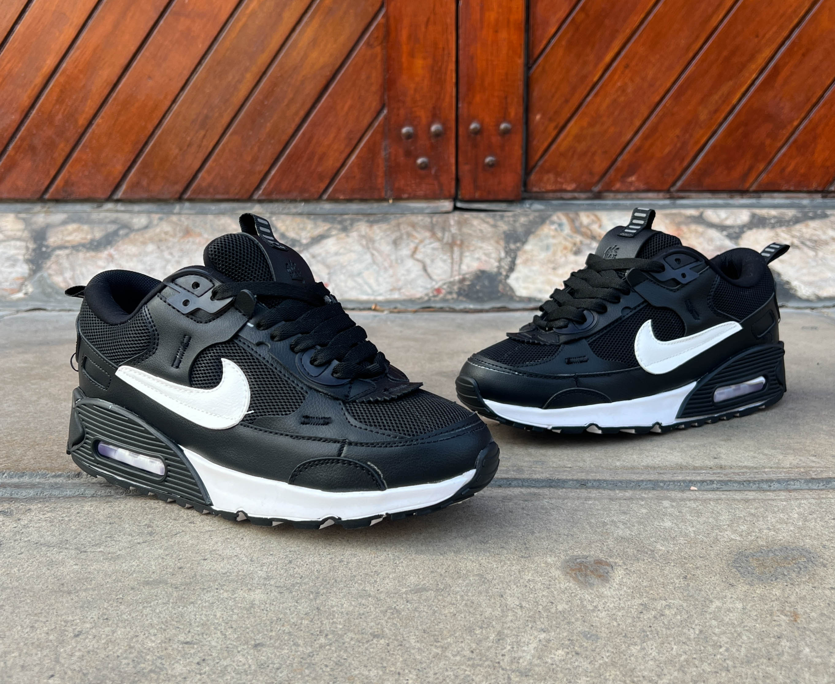 NIKE FUTURA  BLACK AND WHITE