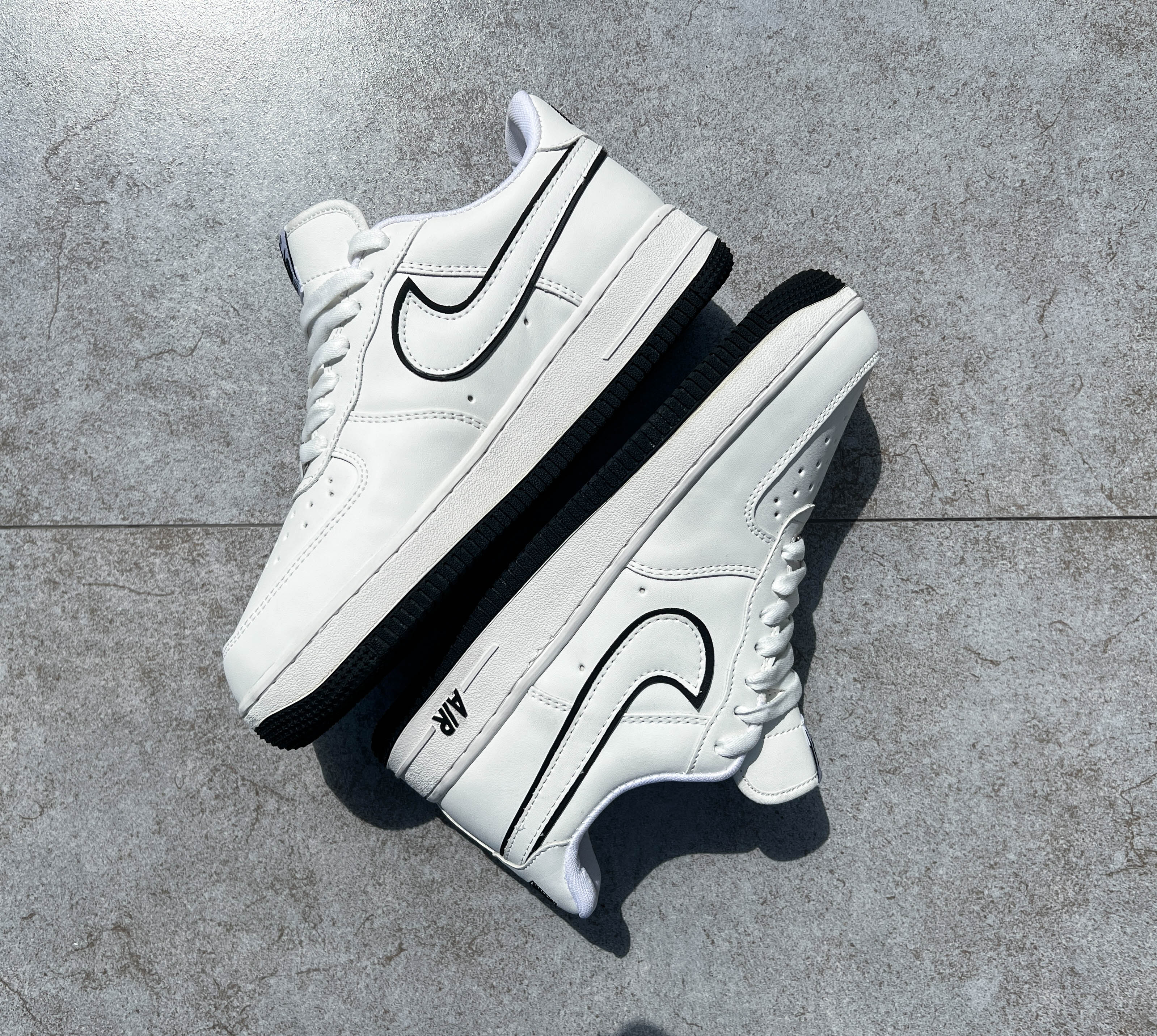 NIKE  AF1 FORCE LOW WHITE AND BLACK