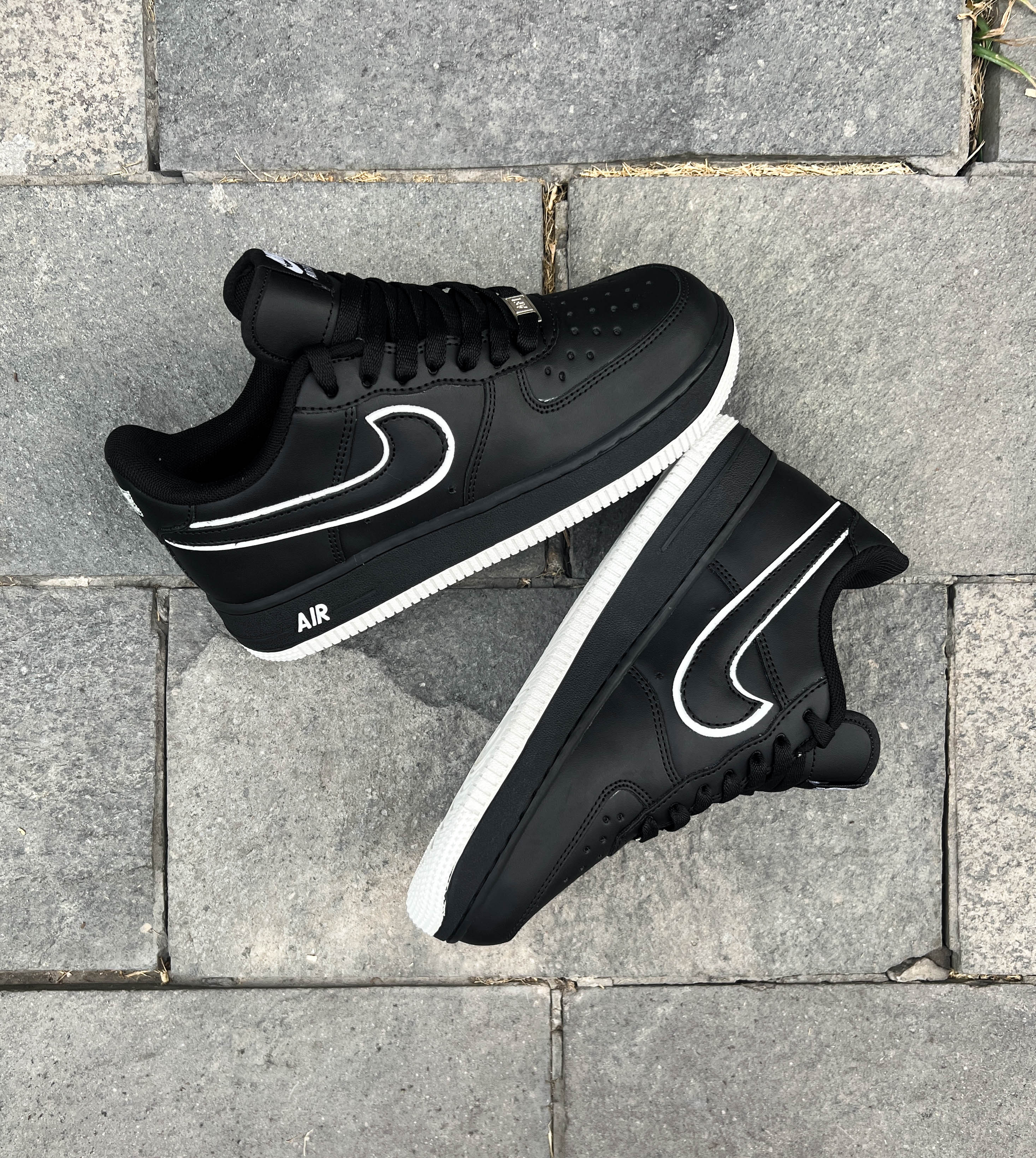 NIKE  AF1 FORCE LOW BLACK AND WHITE