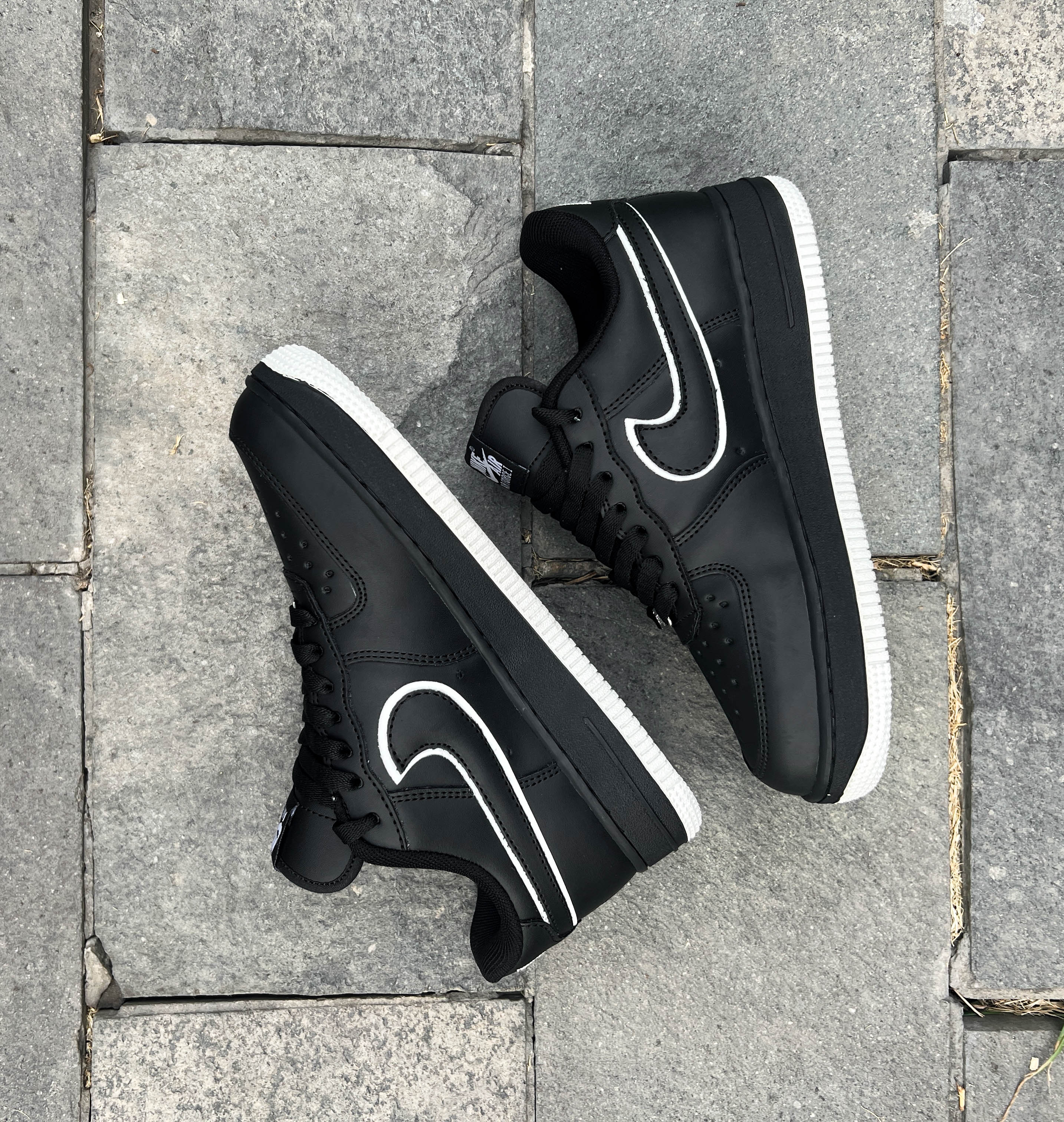 NIKE  AF1 FORCE LOW BLACK AND WHITE