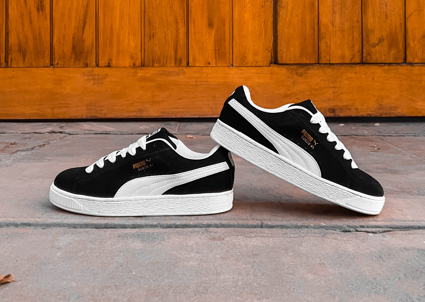PUMA XL CLASSIC BLACK AND WHITE