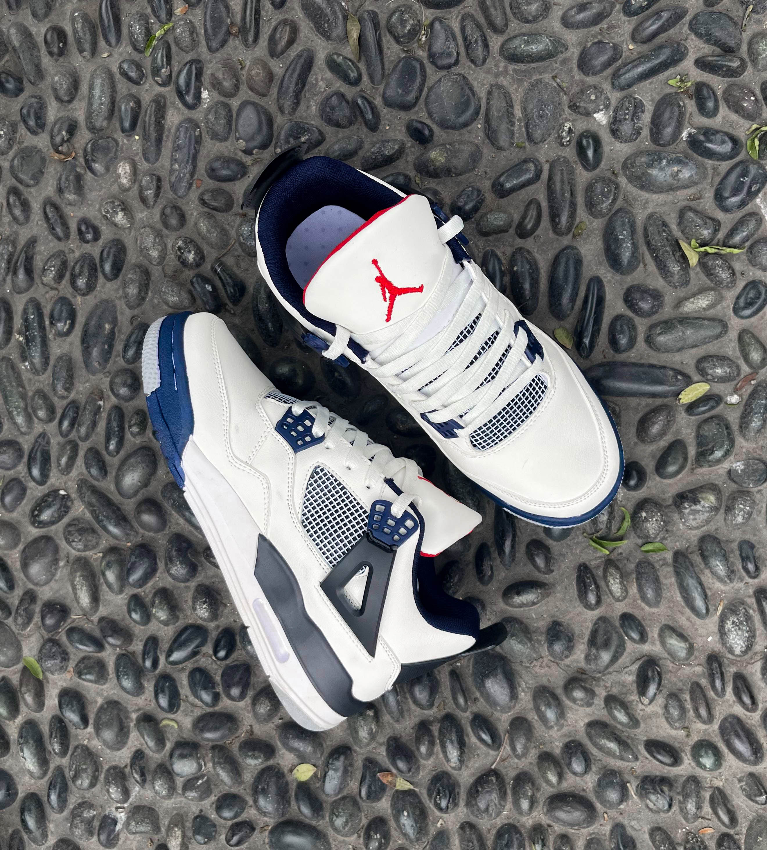 RETRO 4 WHITE  AND  BLUE