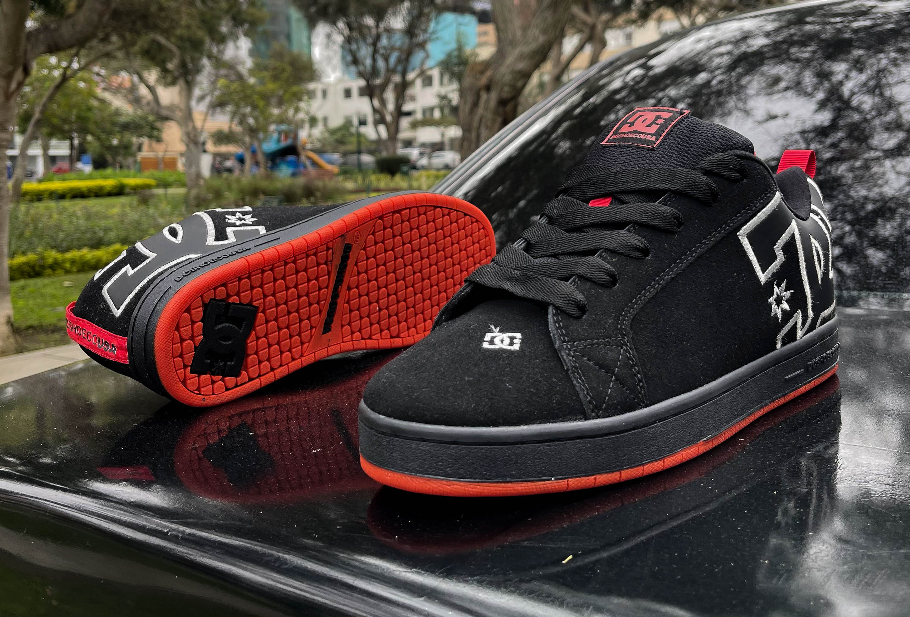 DC BLACK RED