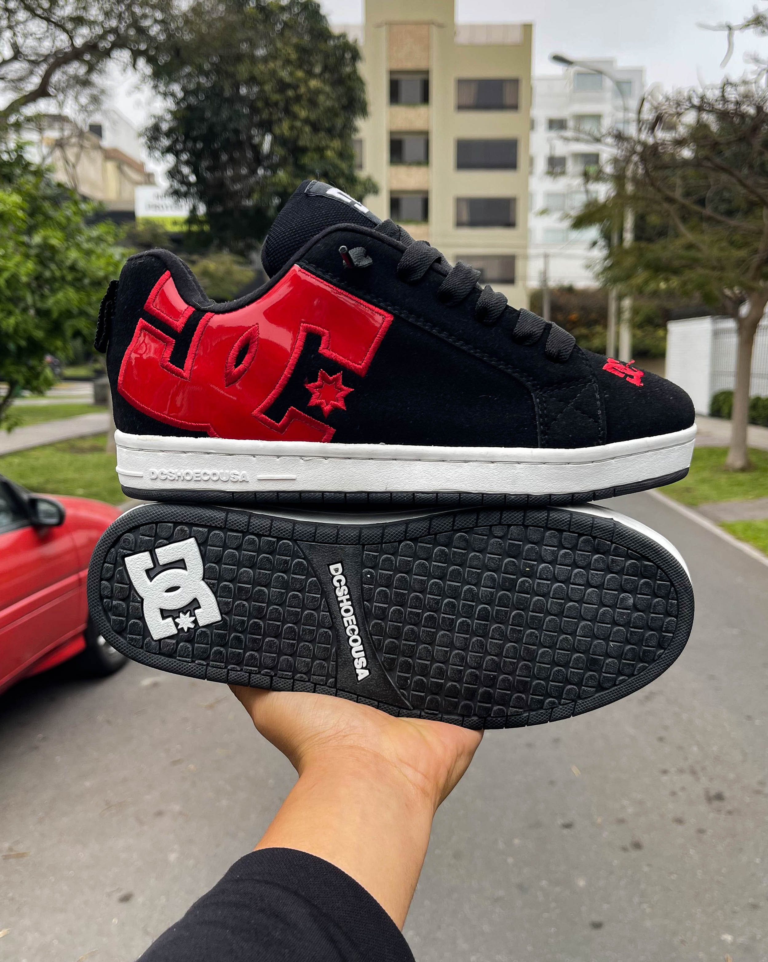 DC BLACK RED SUELA  WHITE