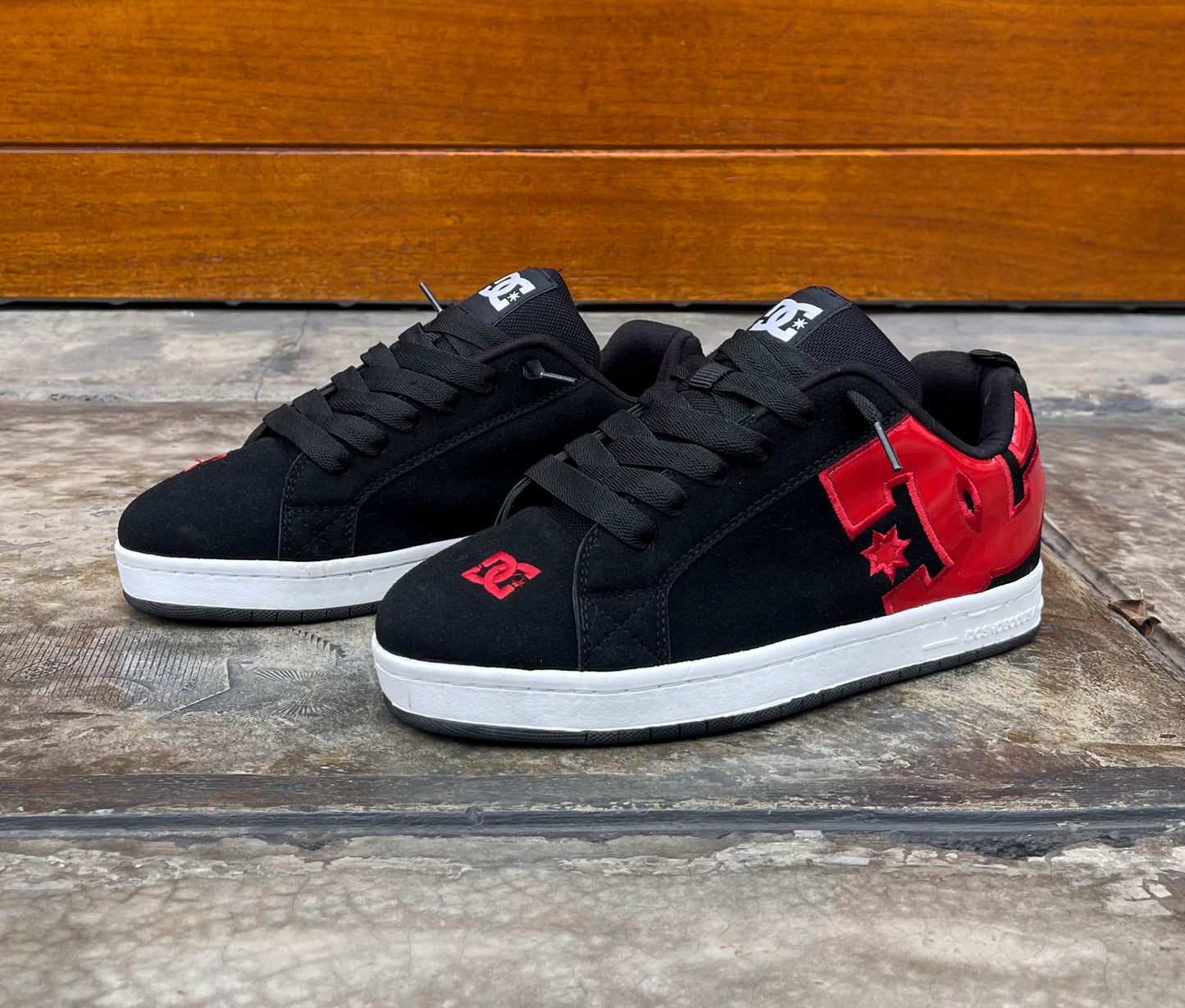 DC BLACK RED SUELA  WHITE