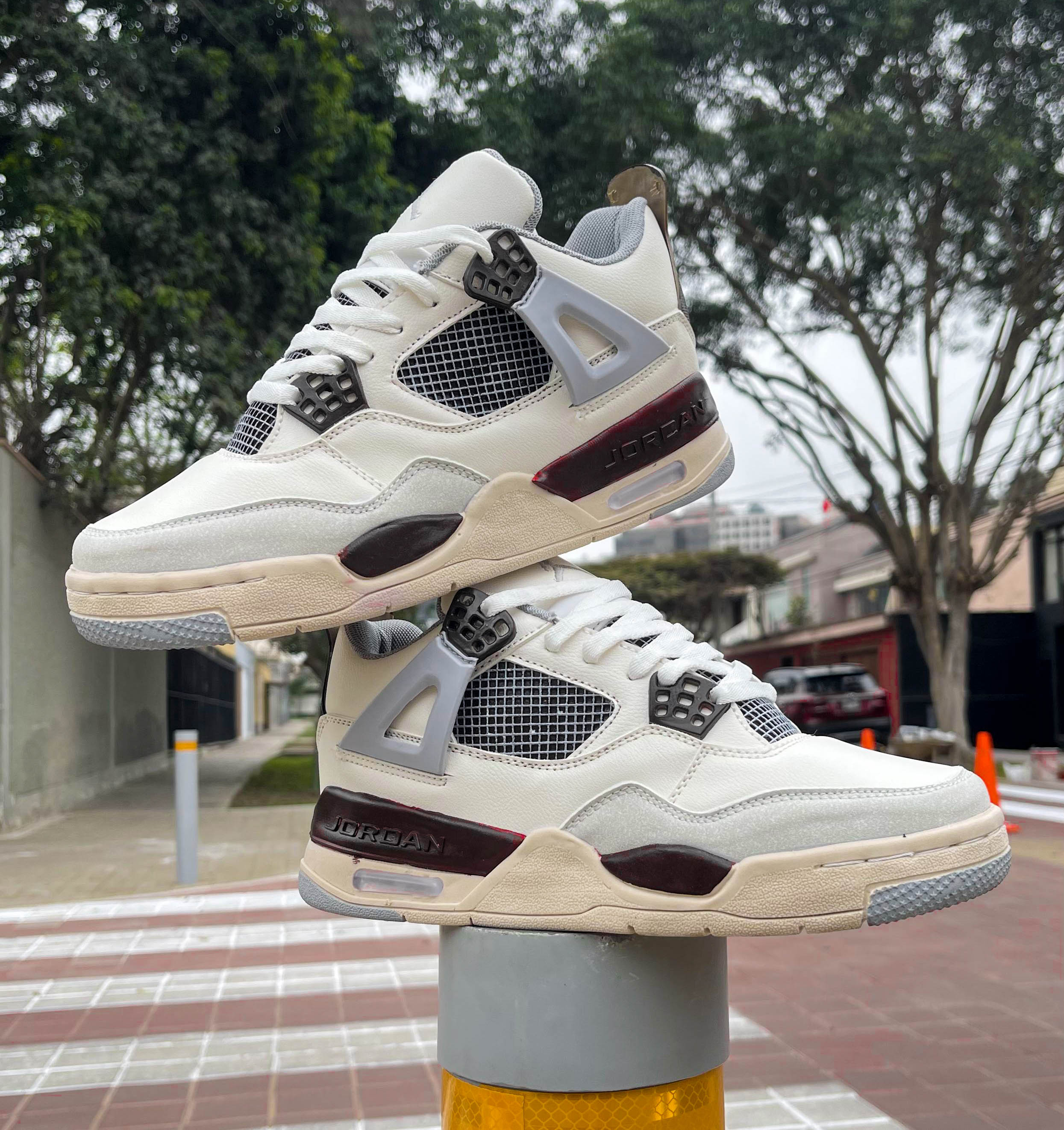 RETRO 4  WHITE  AND CREAM