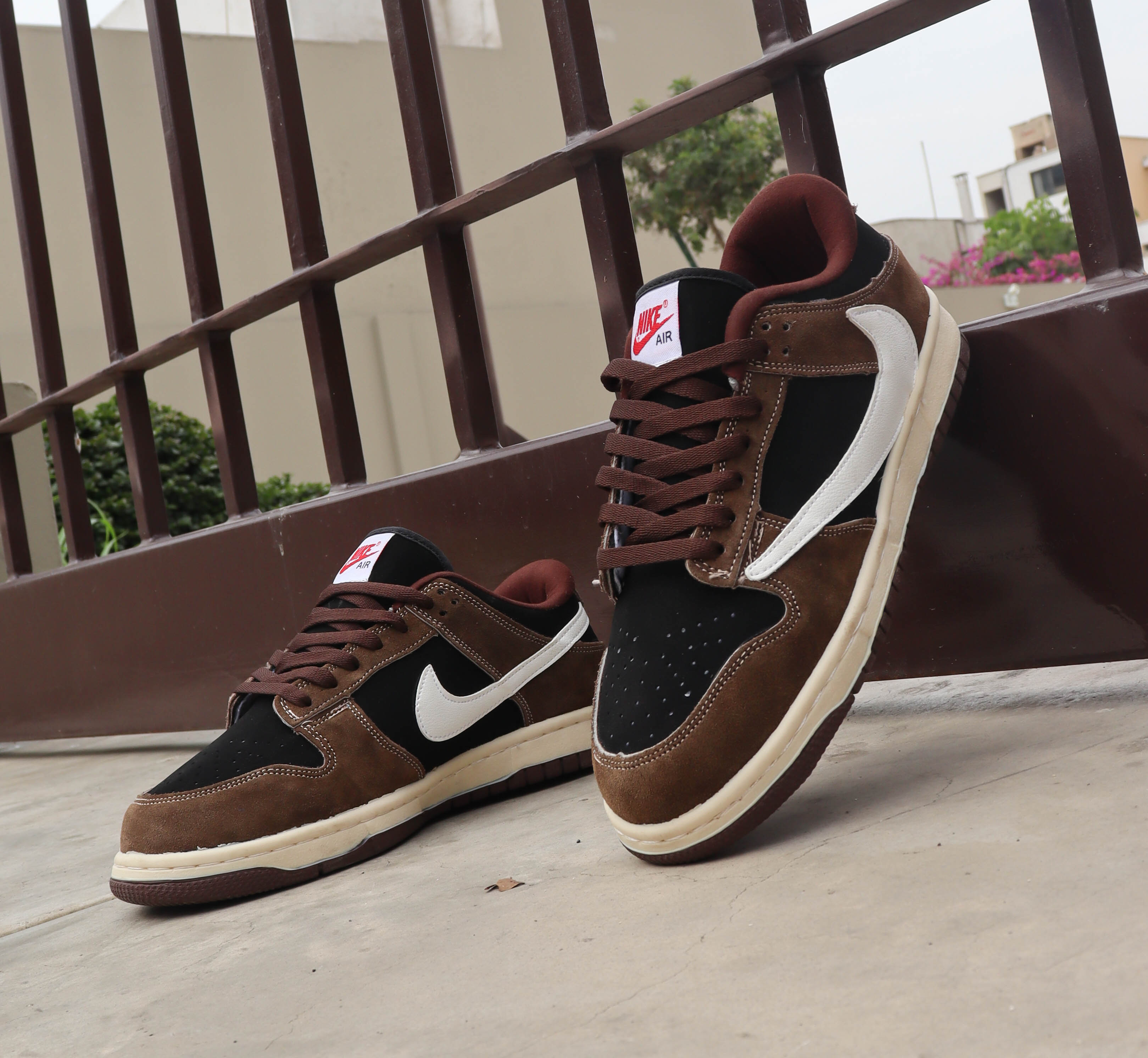 NIKE  TRAVIS FULL  BROWN AND CREAM