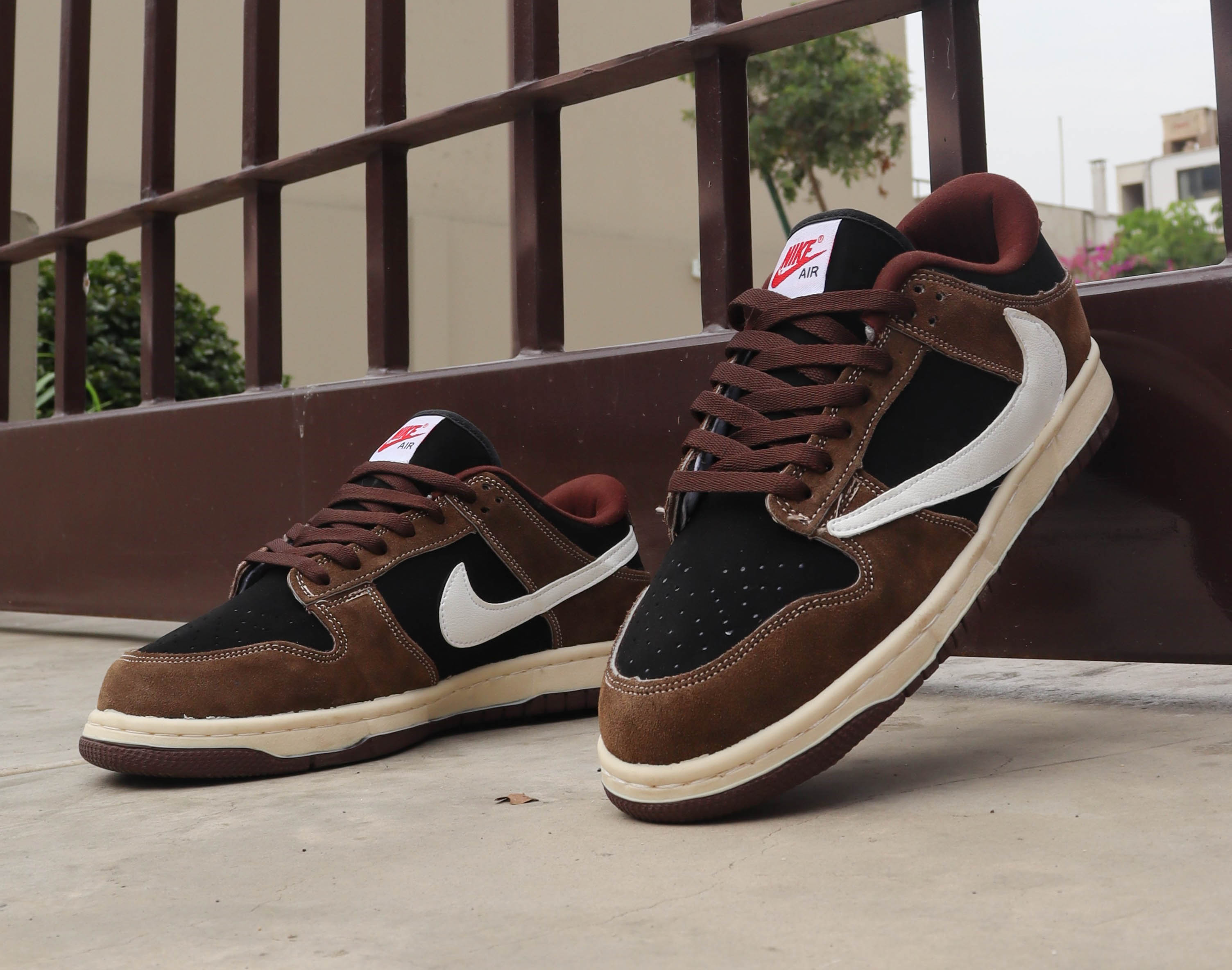 NIKE  TRAVIS FULL  BROWN AND CREAM