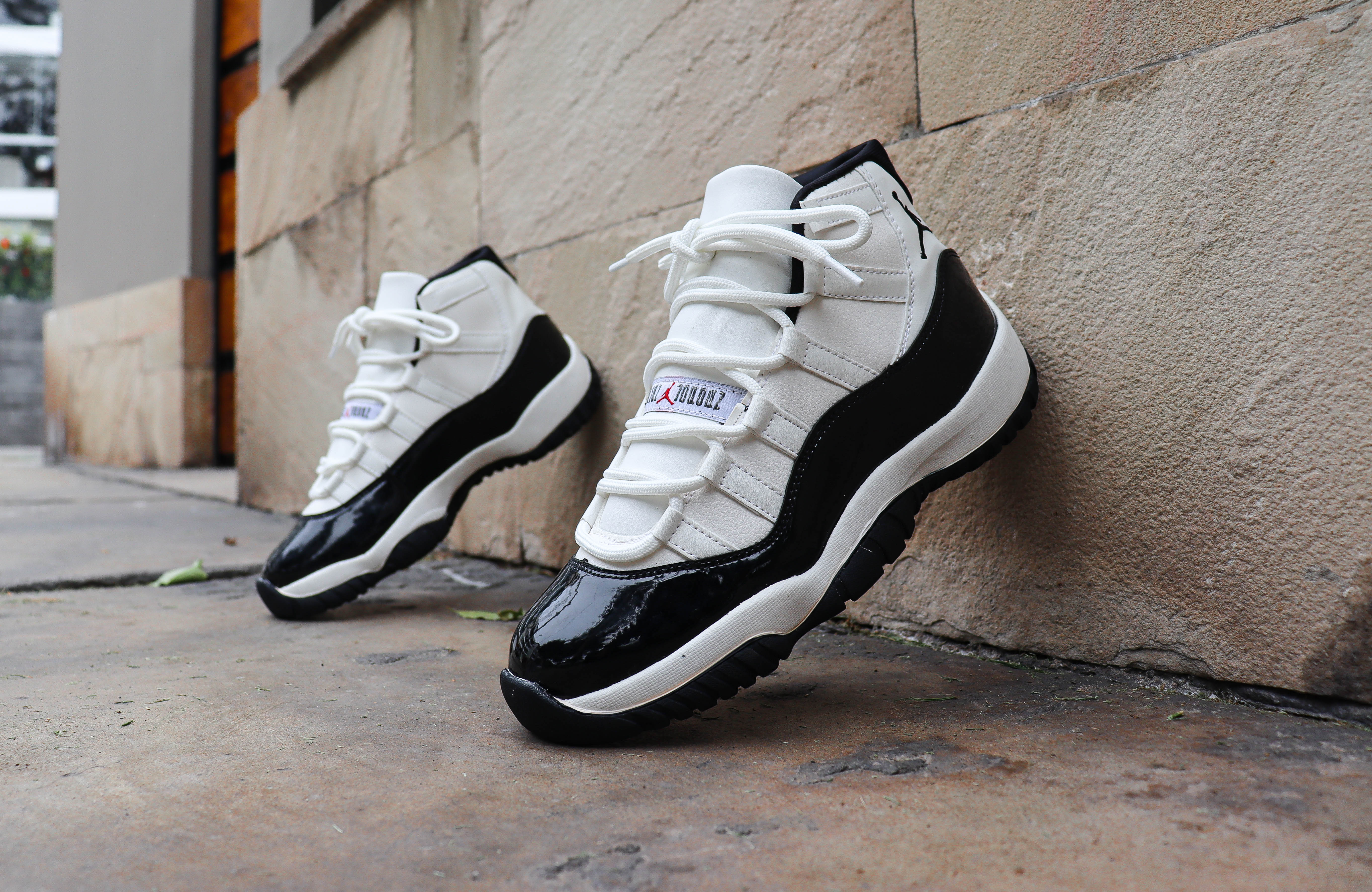 JORDAN 11 BLACK AND WHITE