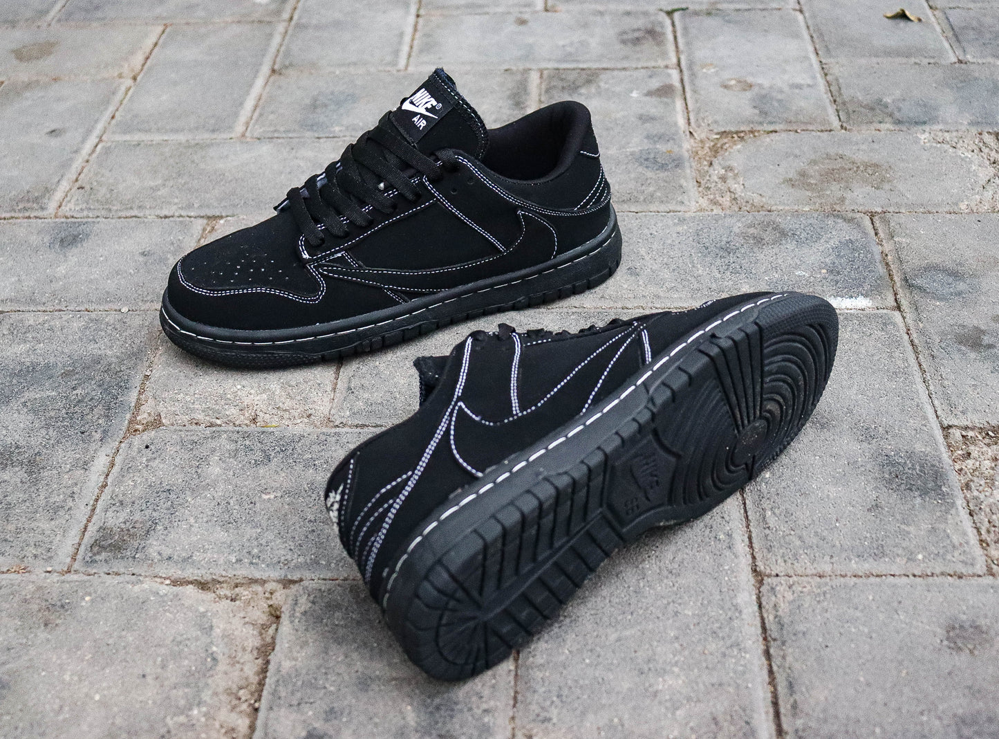 NIKE  TRAVIS FULL BLACK LINE WHITE