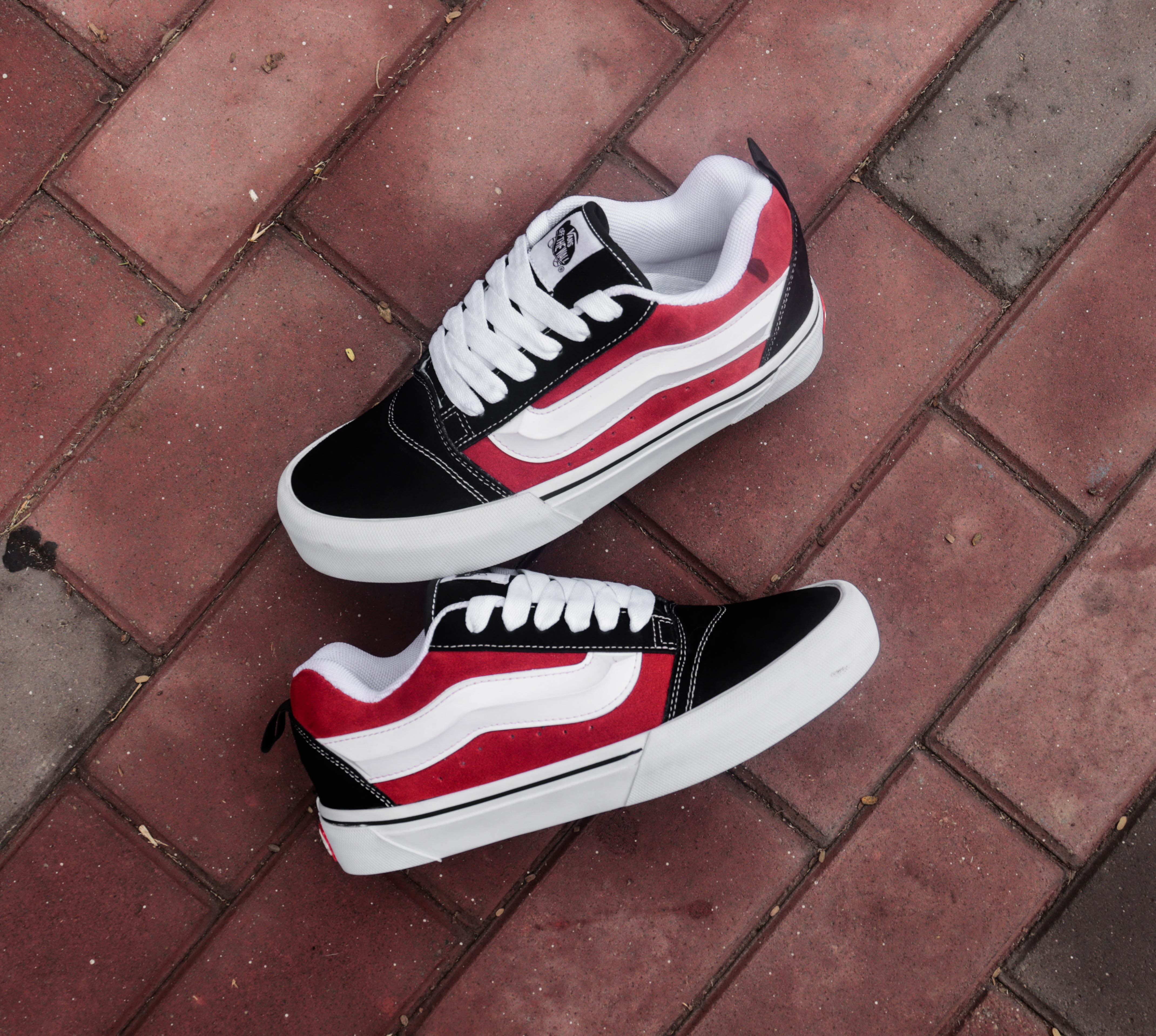 KNU VANS RED