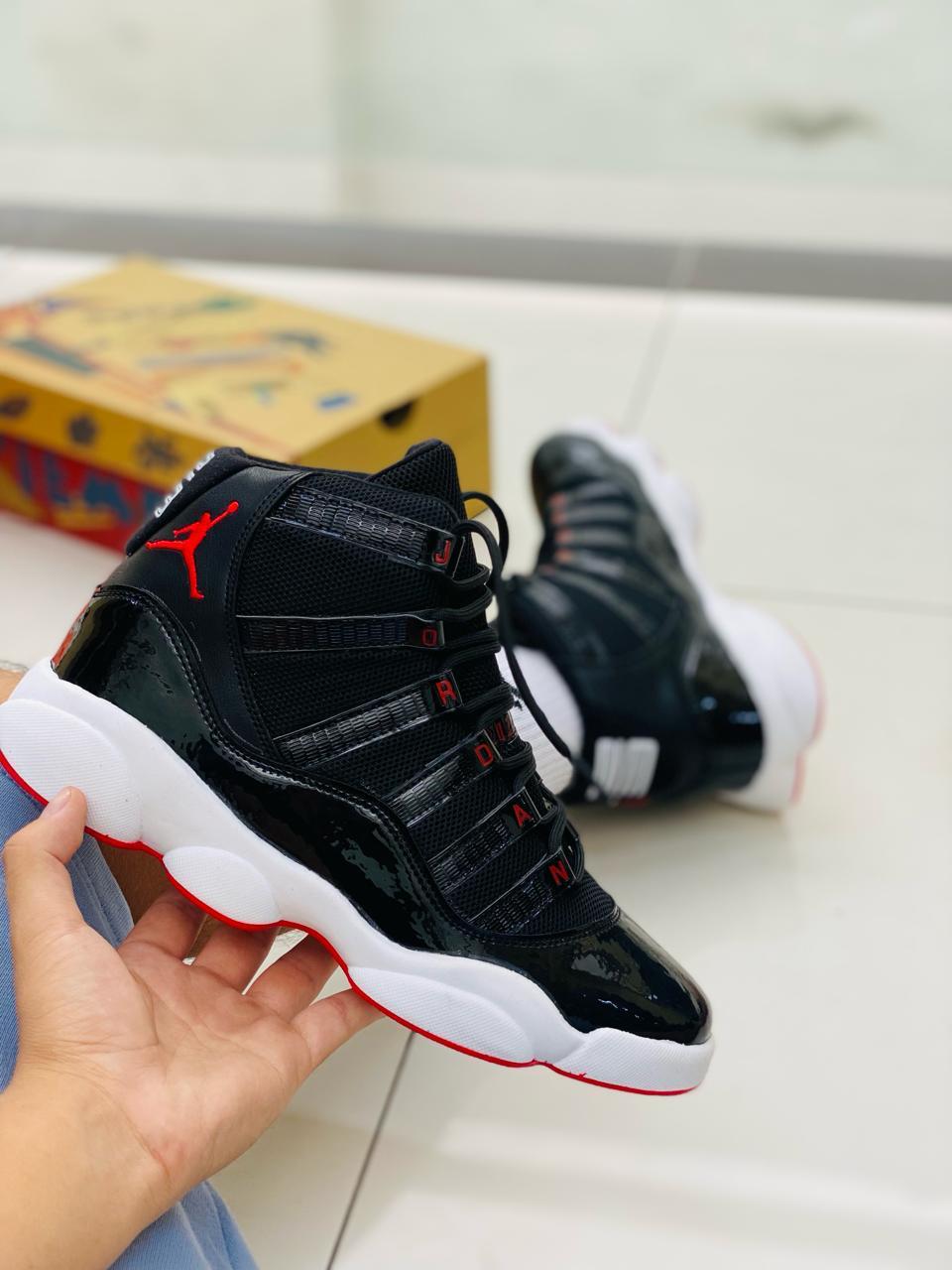 JORDAN 11 BLACK