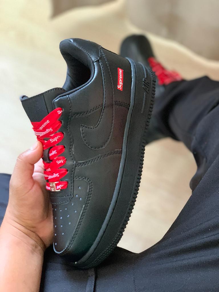 NIKE AIR FORCE  FULL  BLACK SUPREME