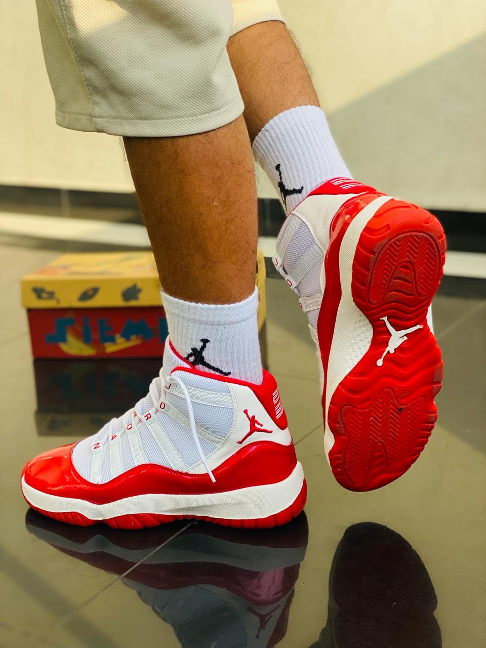 JORDAN 11 WHITE AND RED