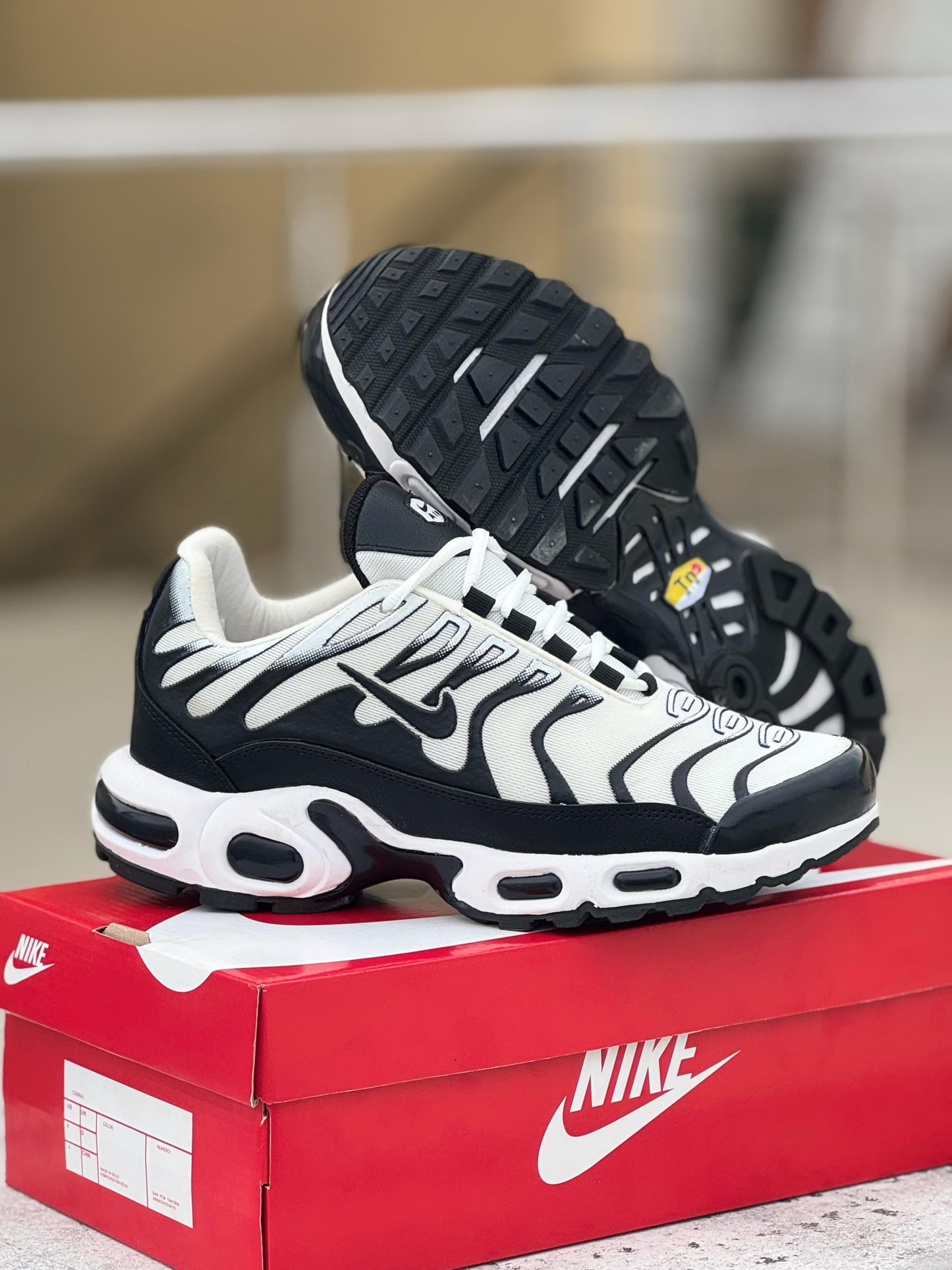 NIKE TN BLACK