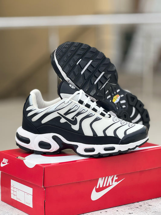 NIKE TN BLACK