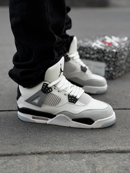 RETRO 4  WHITE AND BLACK