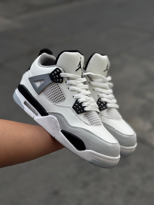 RETRO 4  WHITE AND BLACK