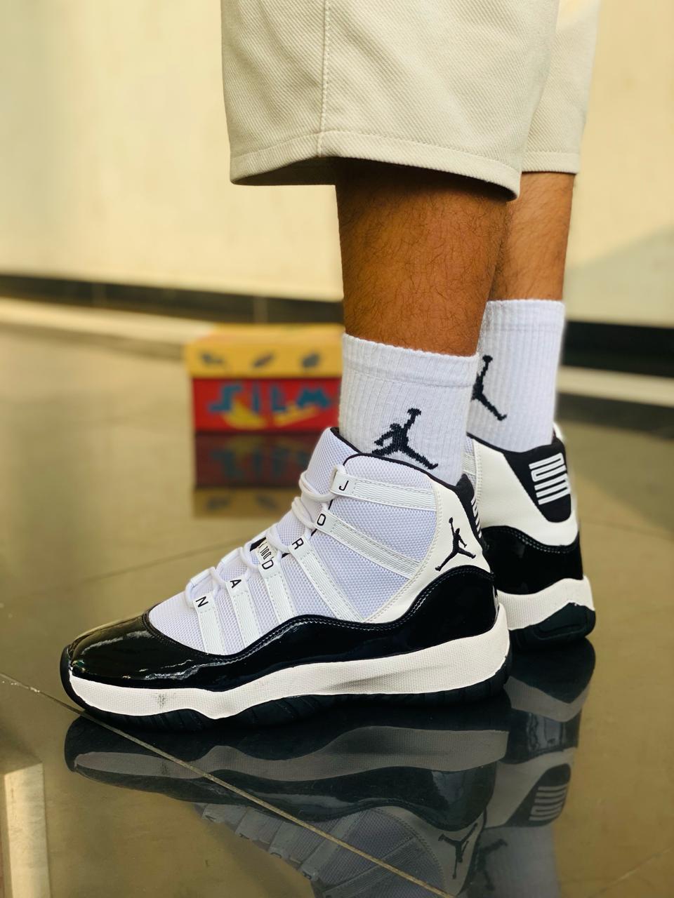 JORDAN 11 BLACK AND WHITE