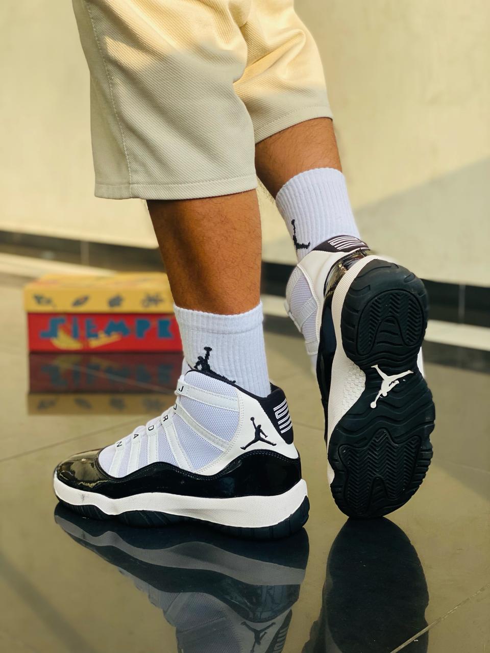 JORDAN 11 BLACK AND WHITE