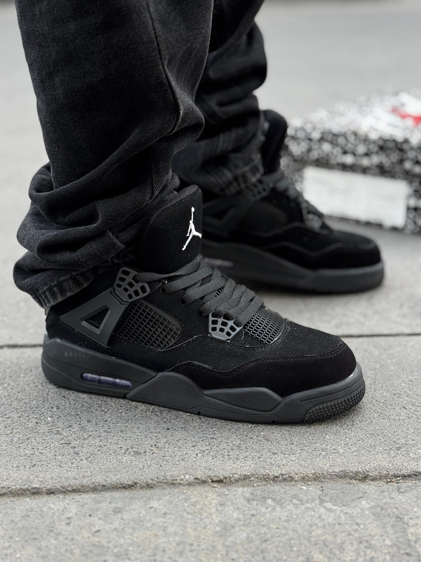 RETRO 4  BLACK