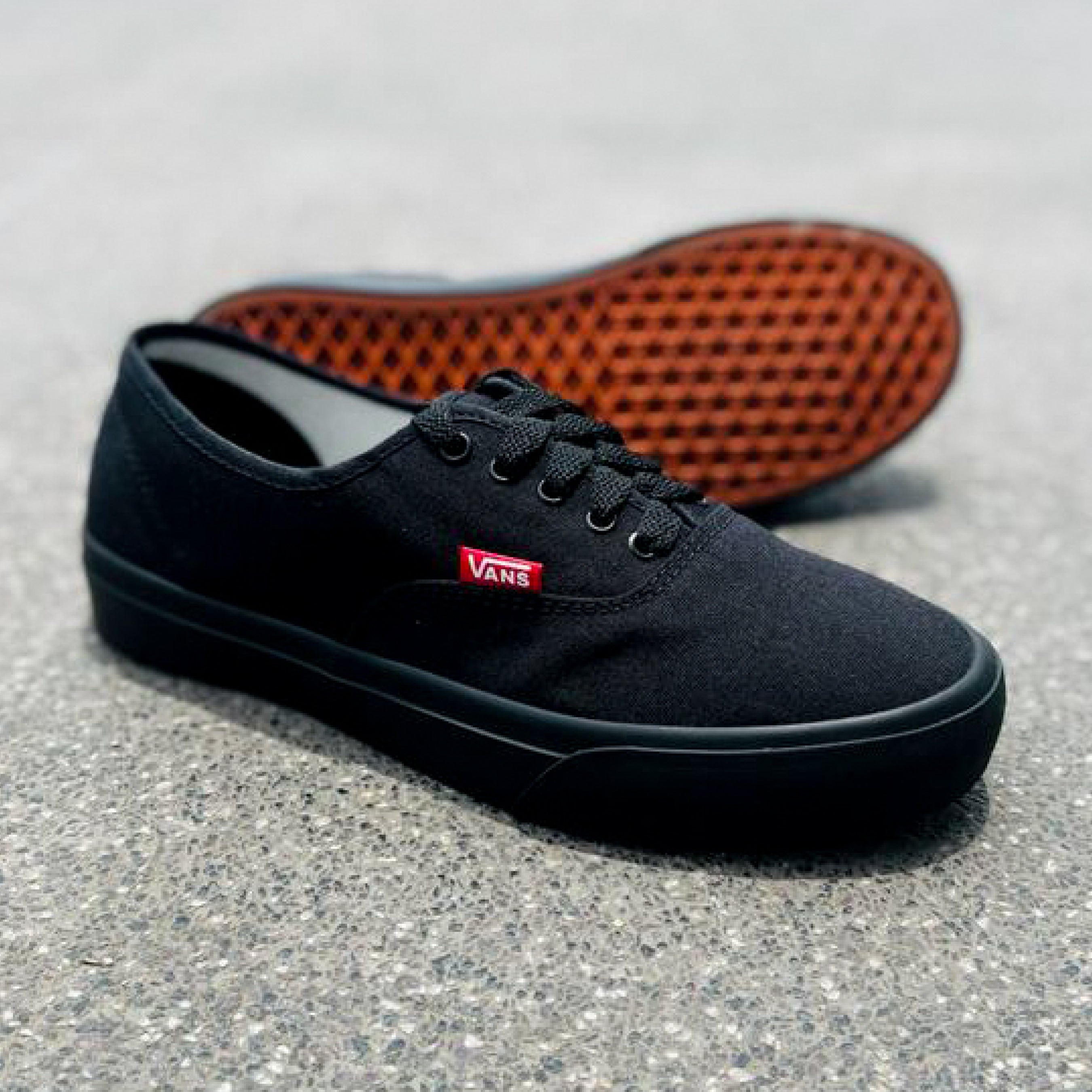 VANS CLÁSICA NEGRA